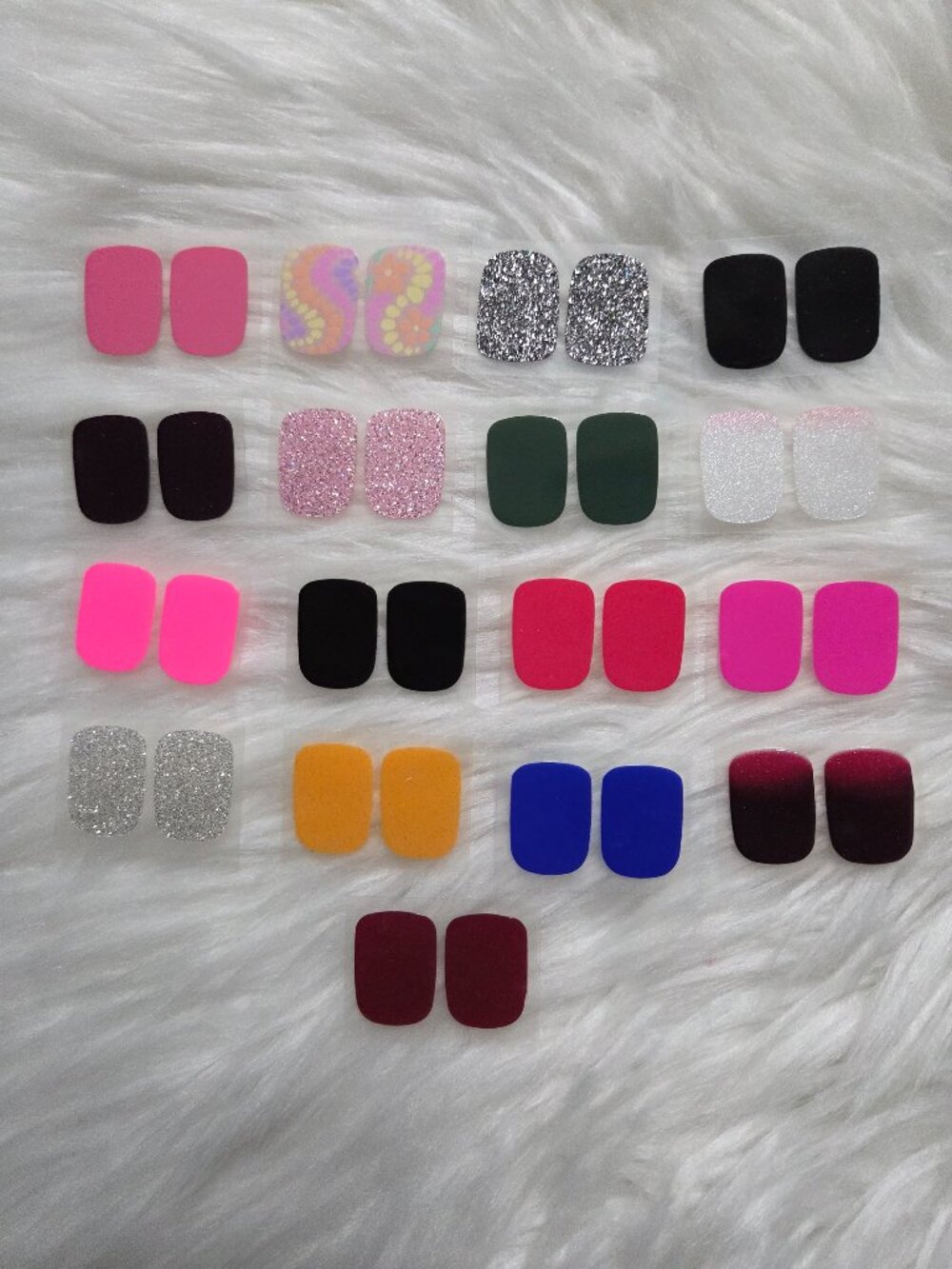 Dashing Diva Lot of 34 Nail Stickers